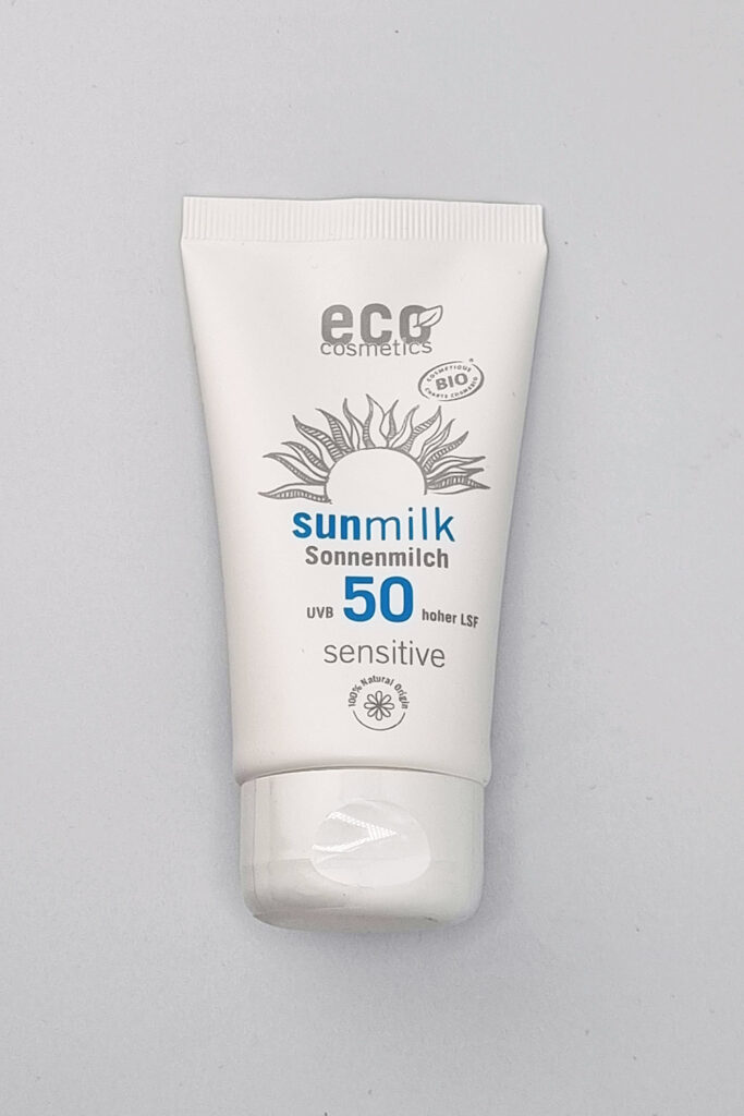 Naturalny krem do opalania SPF50, mleczko na słońce SPF 50 Sensitive Eco Cosmetics, filtry mineralne