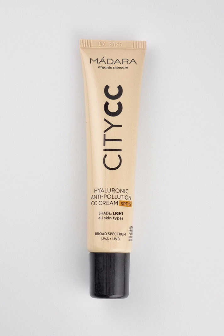 MADARA CITY ANTI POLLUTION Miejski krem CC przeciw zanieczyszczeniom SPF 15 z kwasem hialuronowym Light