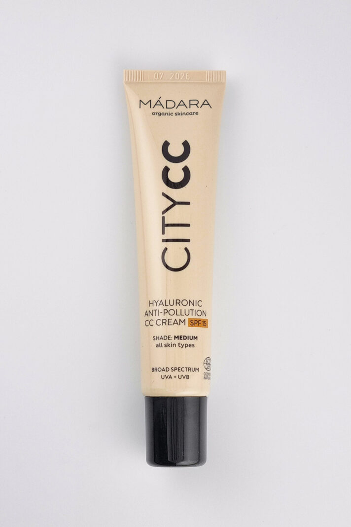 MADARA CITY ANTI POLLUTION Miejski krem CC przeciw zanieczyszczeniom SPF 15 z kwasem hialuronowym Medium