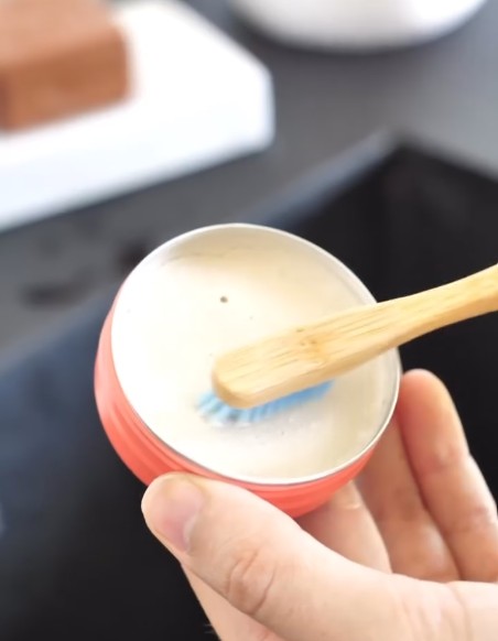 Pasta do zębów z białą glinką i hydroksyapatytem bez fluoru 33g - obrazek 2